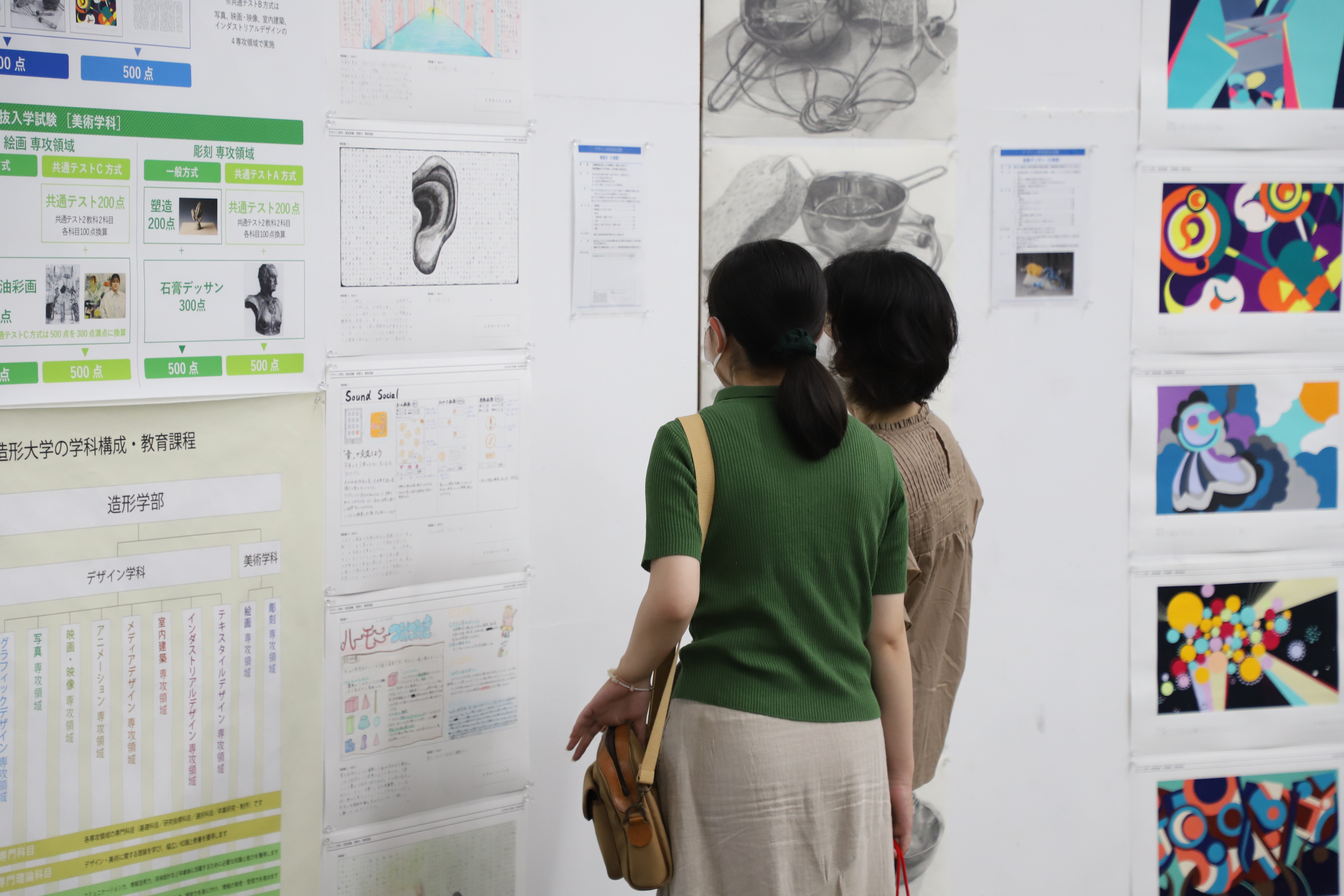 進学相談コーナー＆入試参考作品展示の様子