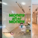 「Money after Money｜信用ゲーム 2013」展（2013）EYE OF GYRE（東京）エントランス部分 Photo: 安達浩明