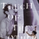 パフォーマンス「Touch of the other/他者の手」川口隆夫作品（撮影：鷹野隆大）